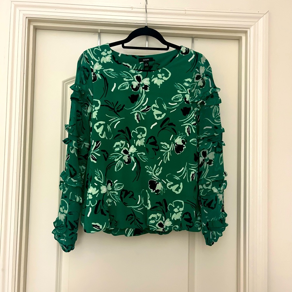 NWOT ALFANI BLOUSE SZ S